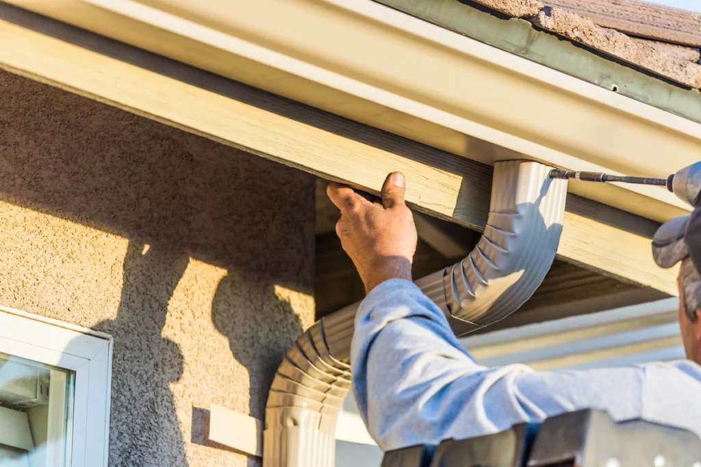 installing a seamless roof gutter